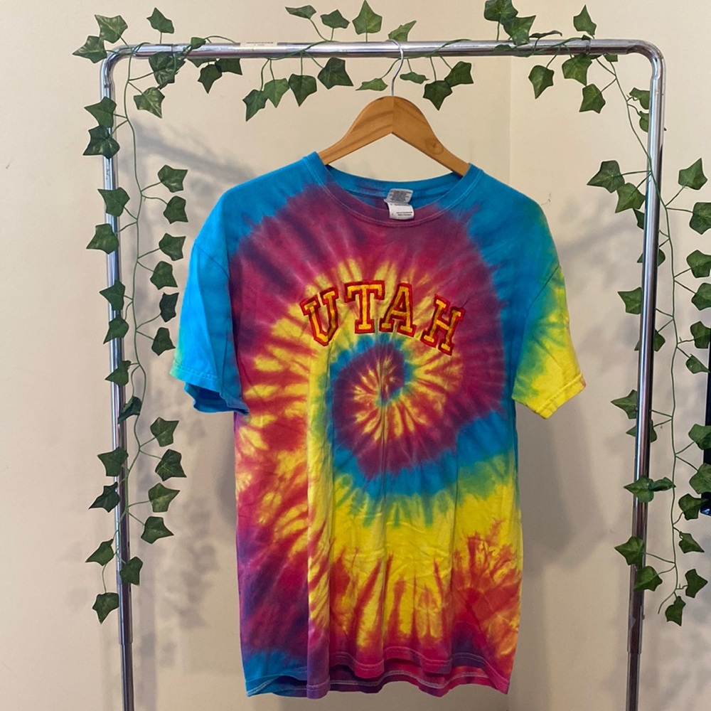Tie-Dye Size Women’s Large Gildan T-Shirt with “Utah” embroidered on it